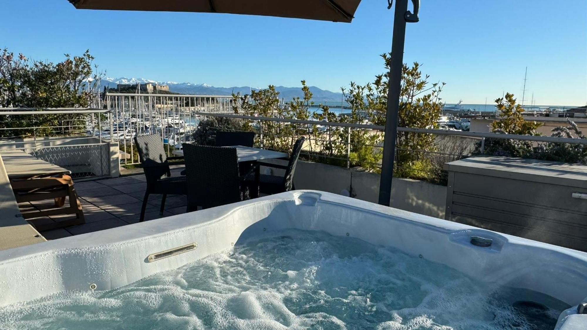 Penthouse Vue Mer Avec Rooftop,Jacuzzi,Et Parking Prive อองทีบส์ ภายนอก รูปภาพ